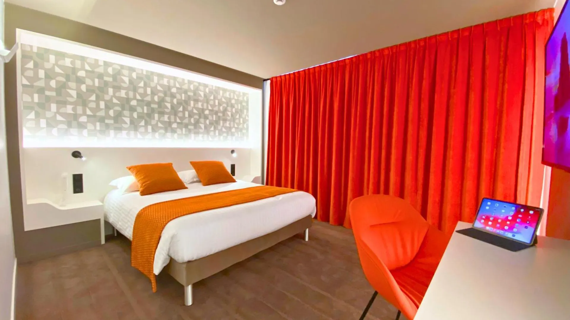Brit Hotel Piscine & Spa - Fougeres Lecousse