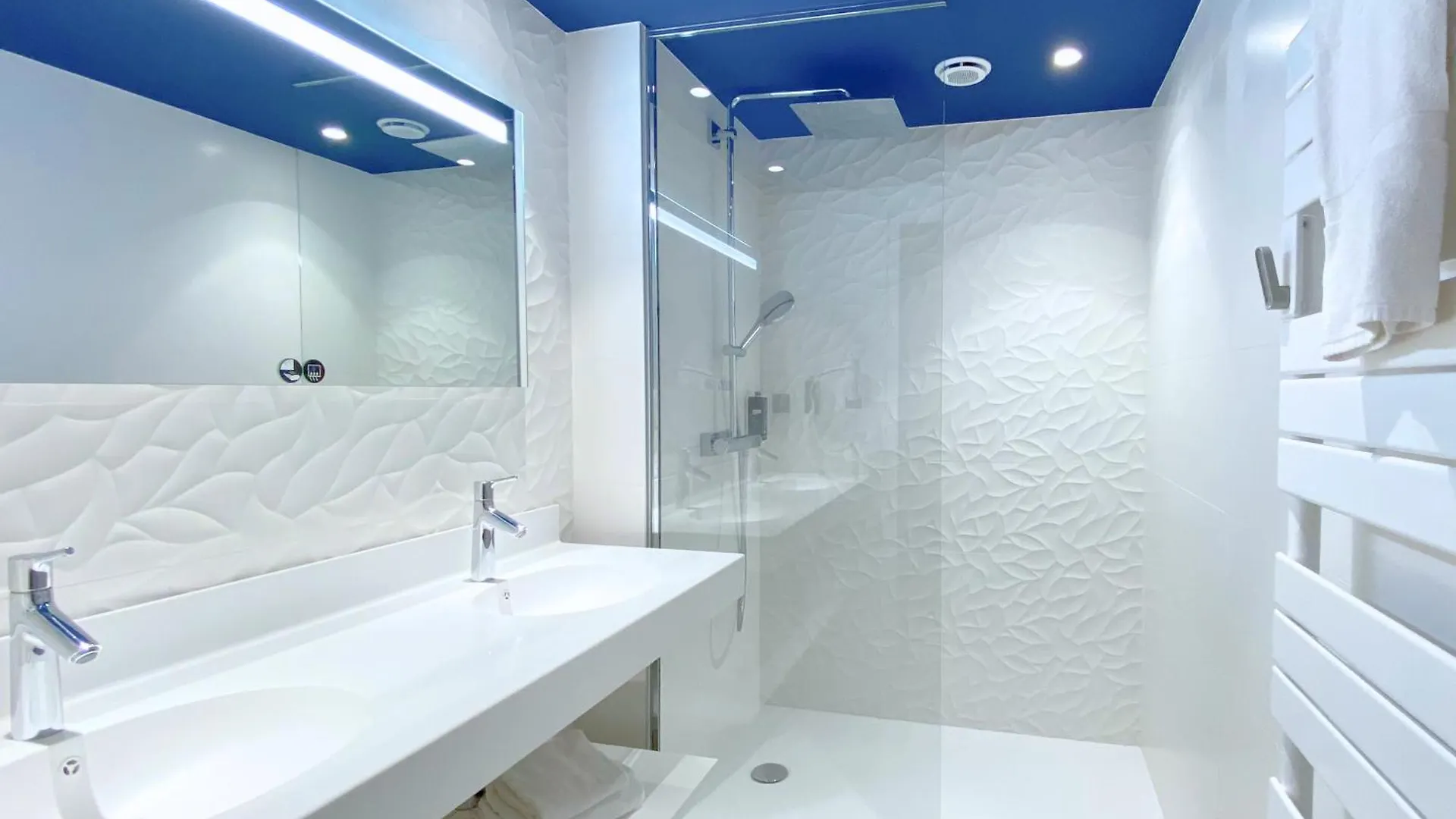 Brit Hotel Piscine & Spa - Fougeres Lecousse