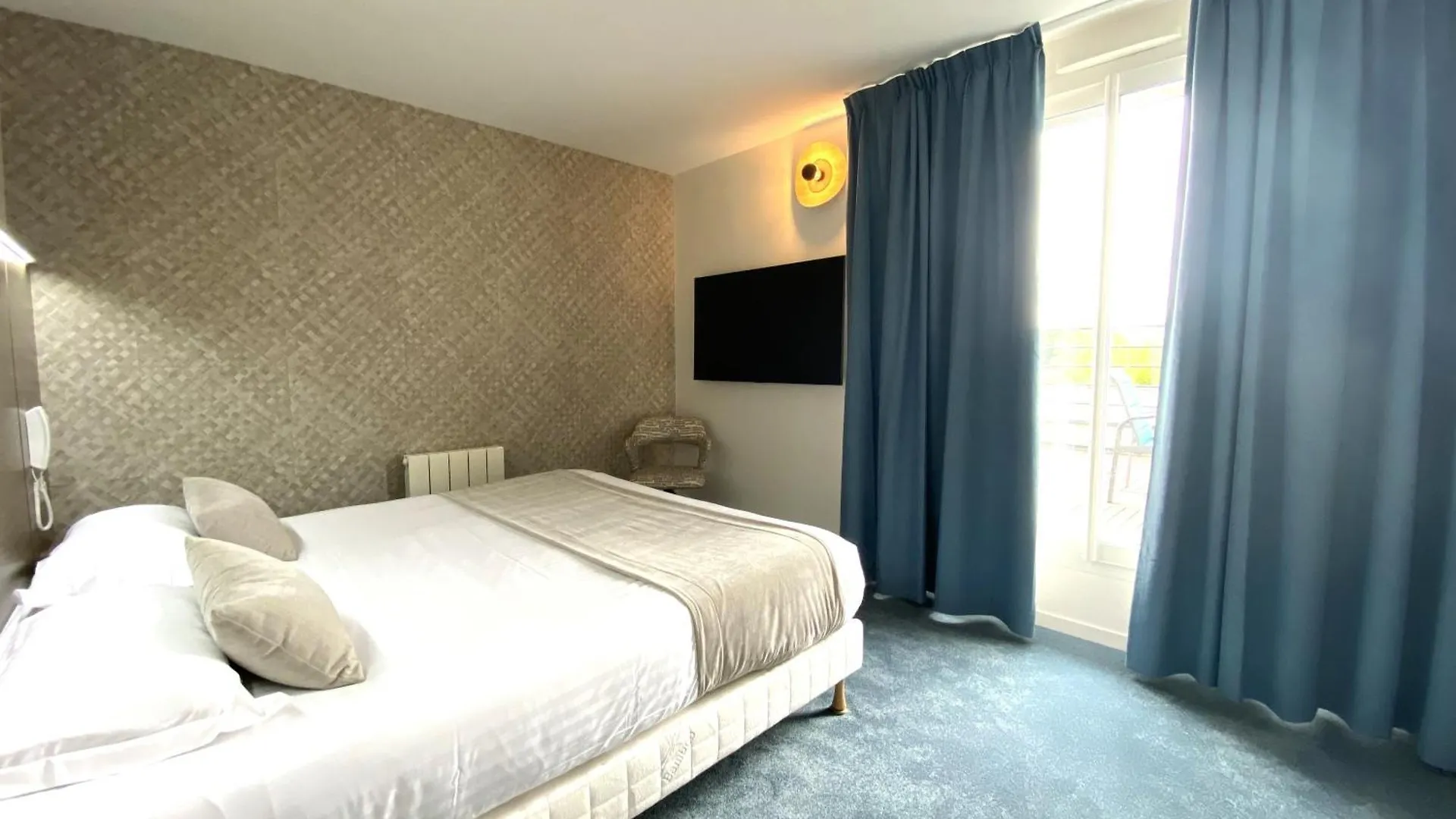 Brit Hotel Piscine & Spa - Fougeres Lecousse Frankrike