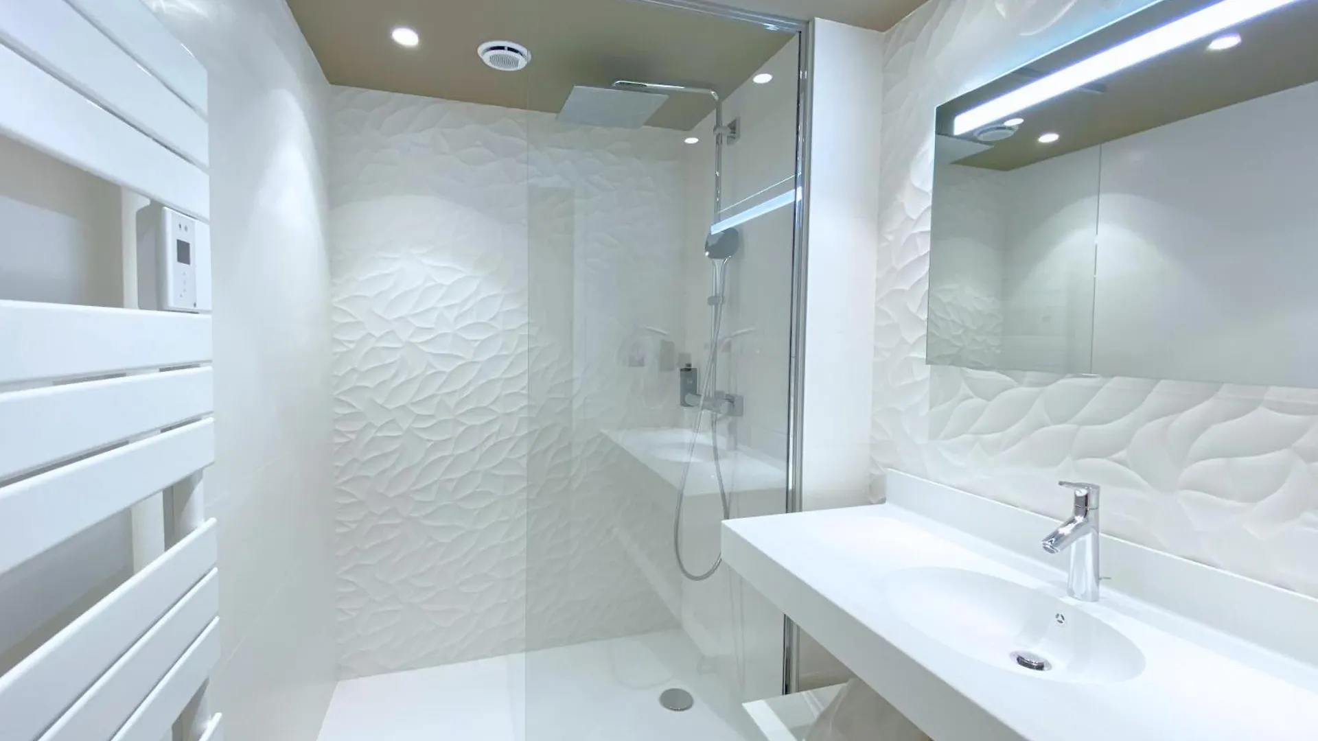 Brit Hotel Piscine & Spa - Fougeres Lecousse