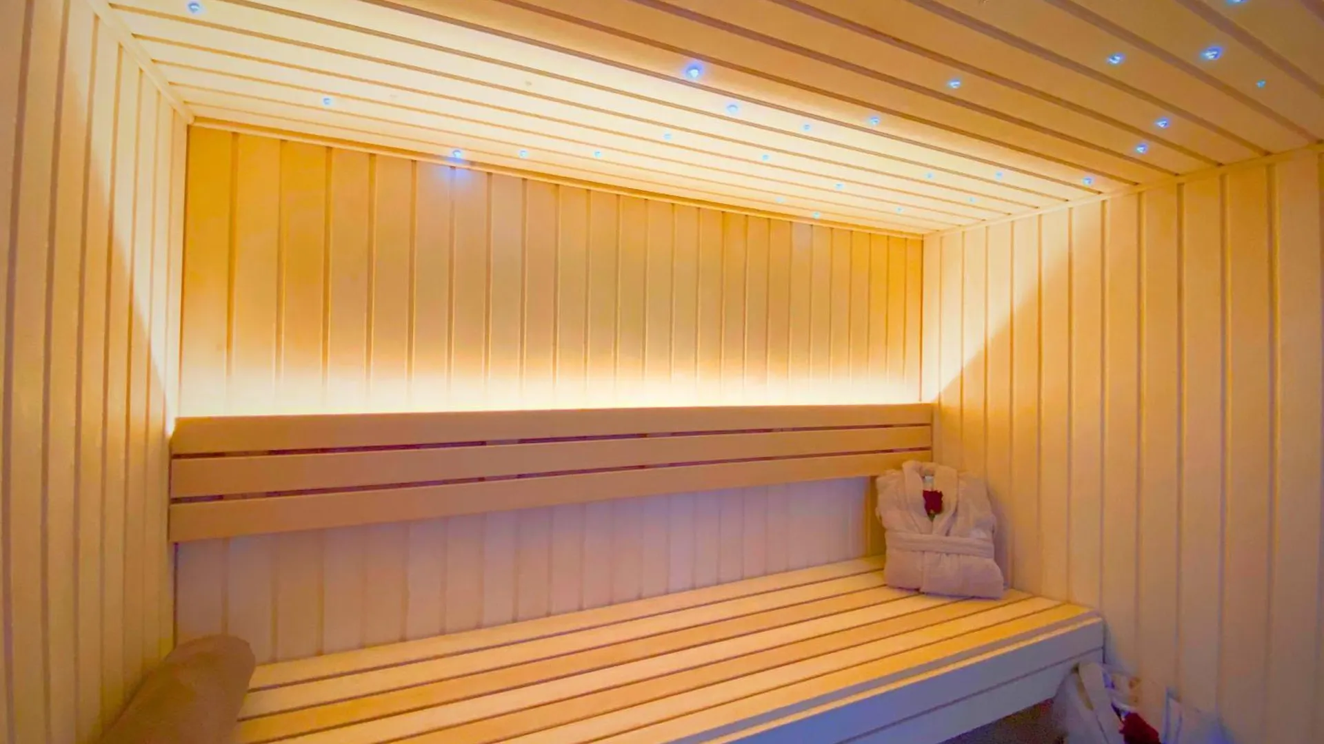 Brit Hotel Piscine & Spa - Fougeres Lecousse