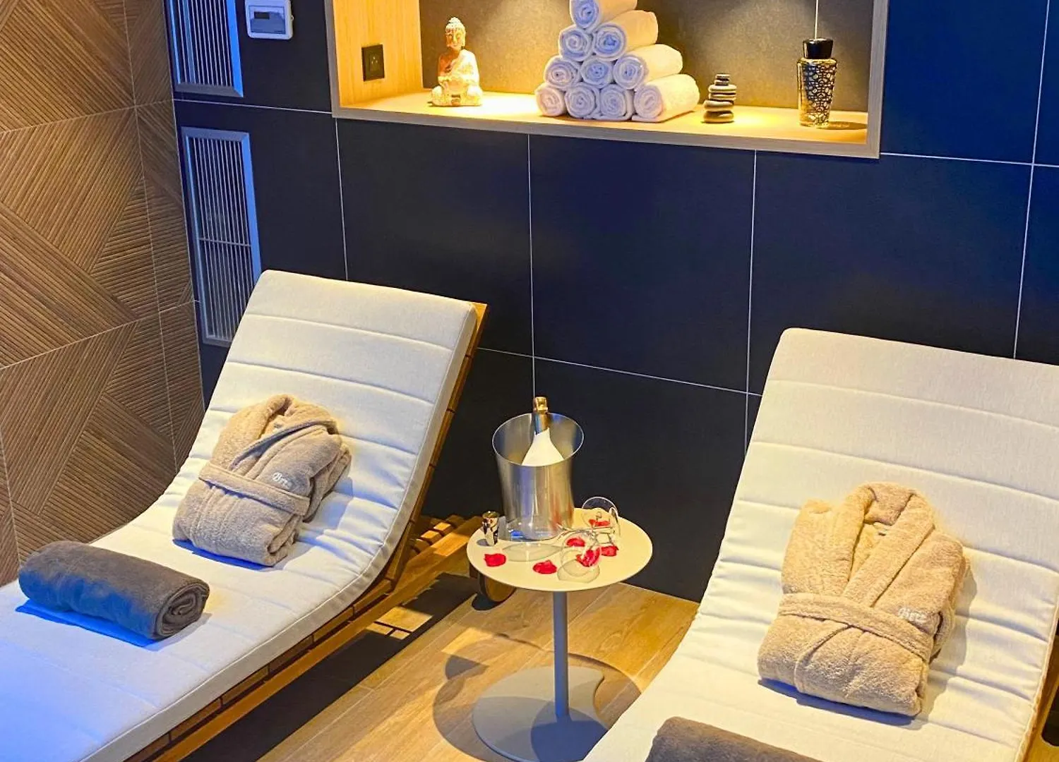 ***  Brit Hotel Piscine & Spa - Fougeres Lecousse Frankreich
