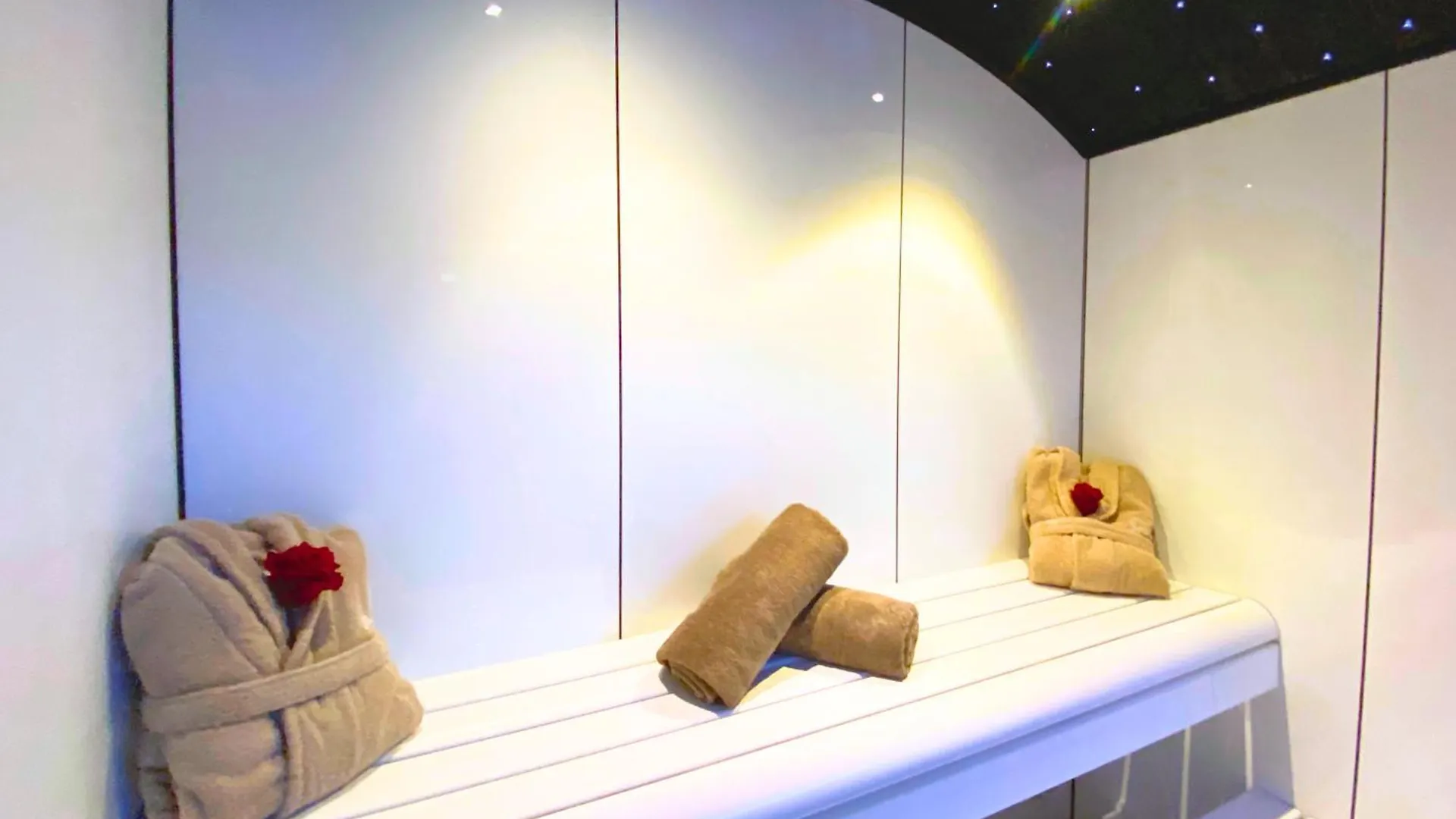 Brit Hotel Piscine & Spa - Fougeres Lecousse
