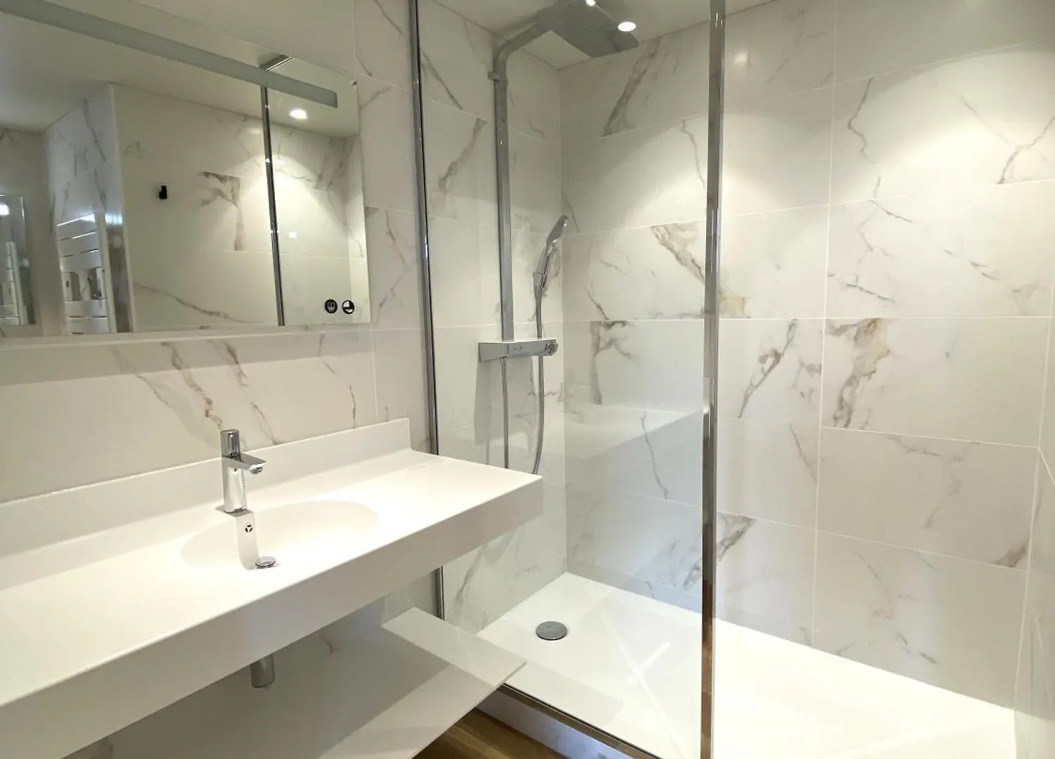 Brit Hotel Piscine & Spa - Fougeres Lecousse 3*,