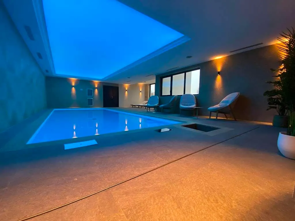 Brit Hotel Piscine & Spa - Fougeres Lecousse