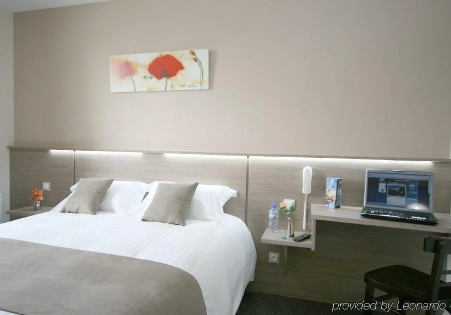 Brit Hotel Piscine & Spa - Fougeres Lecousse