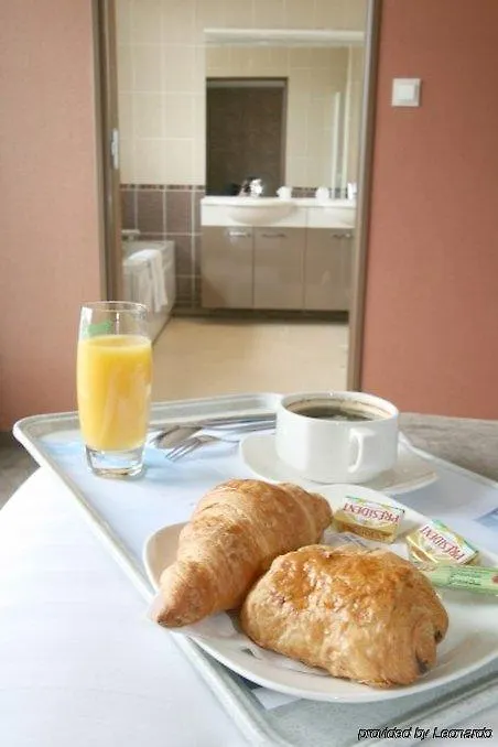Brit Hotel Piscine & Spa - Fougeres Lecousse